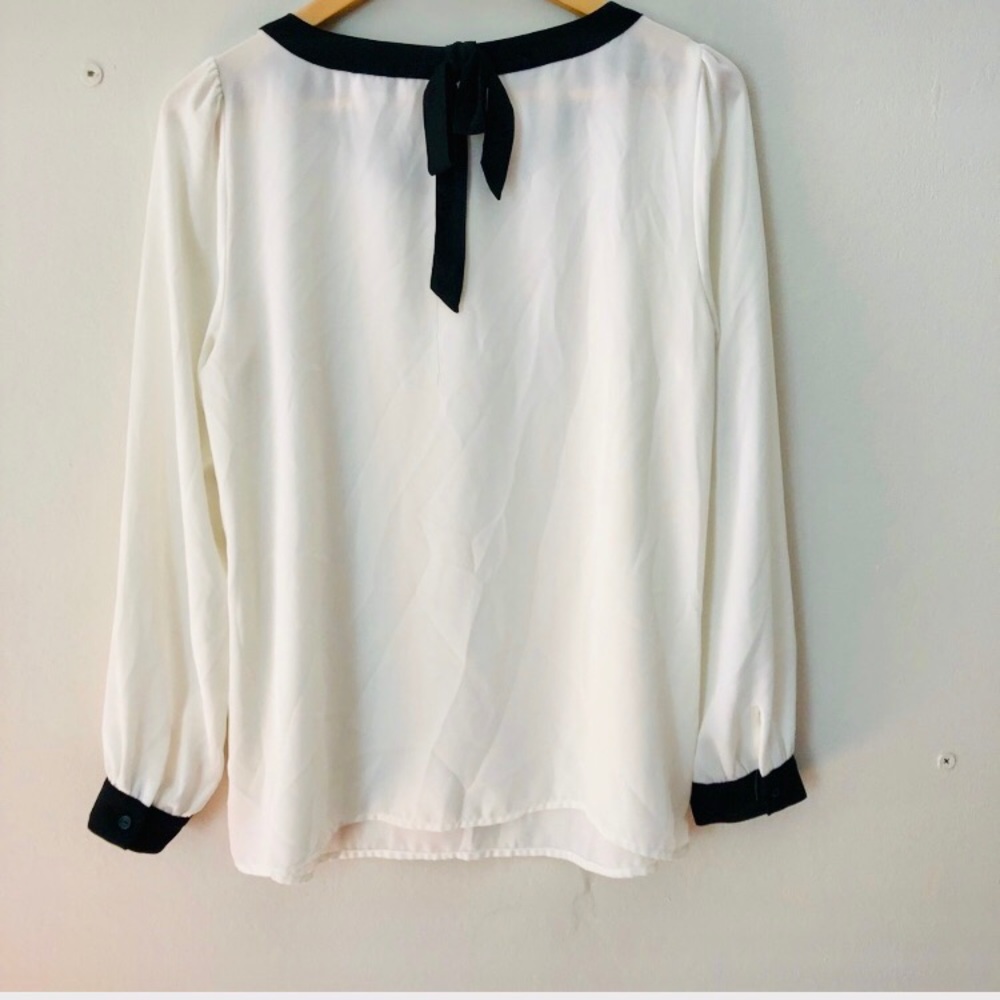 Woman’s Loft Blouse - Picture 2 of 4